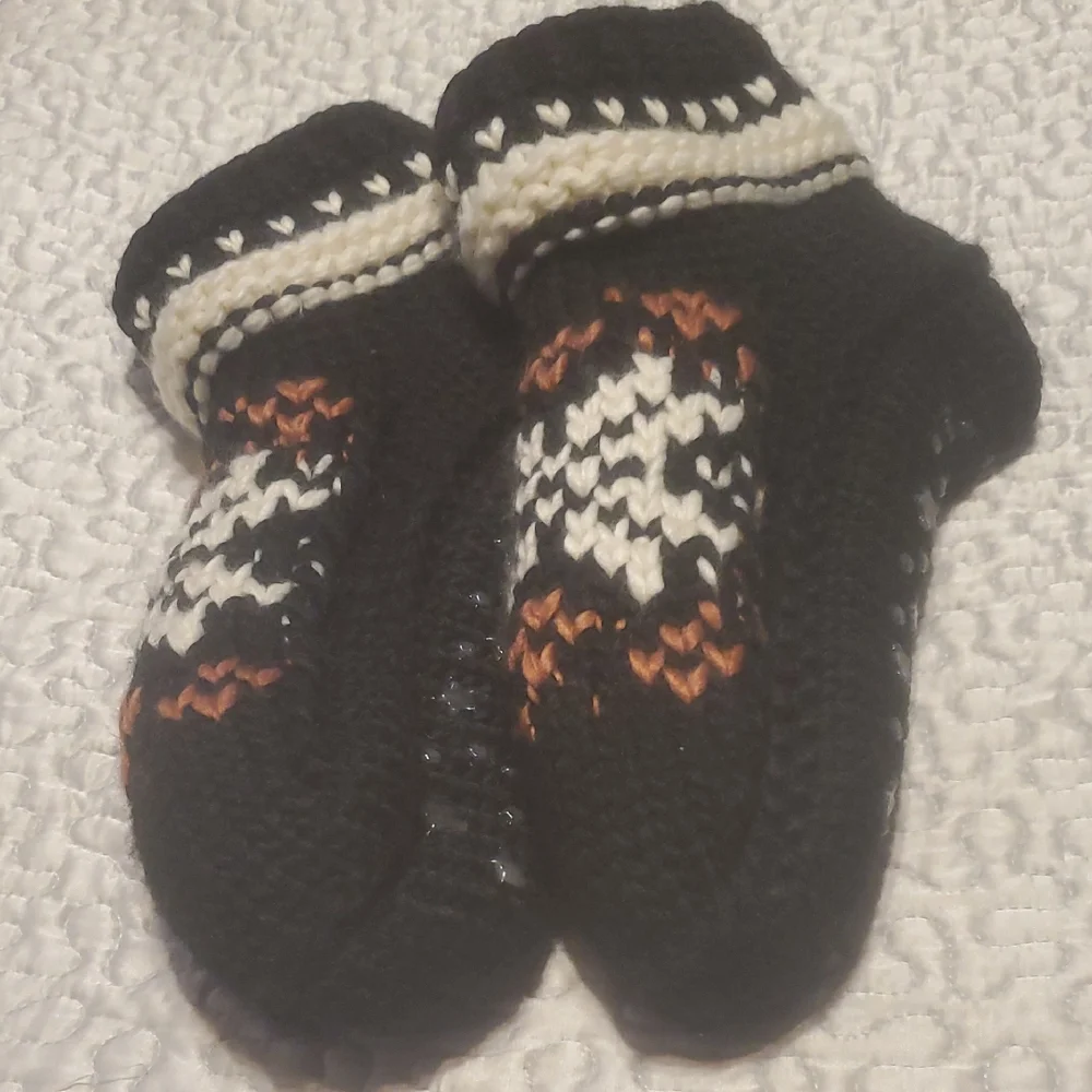 Cozy Black and White Knit Mittens - Picture 2 of 9